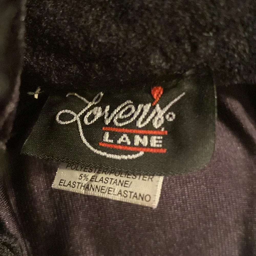 Lovers lane brand velvet corset. Back hooks and push up bra inside - Picture 12 of 15